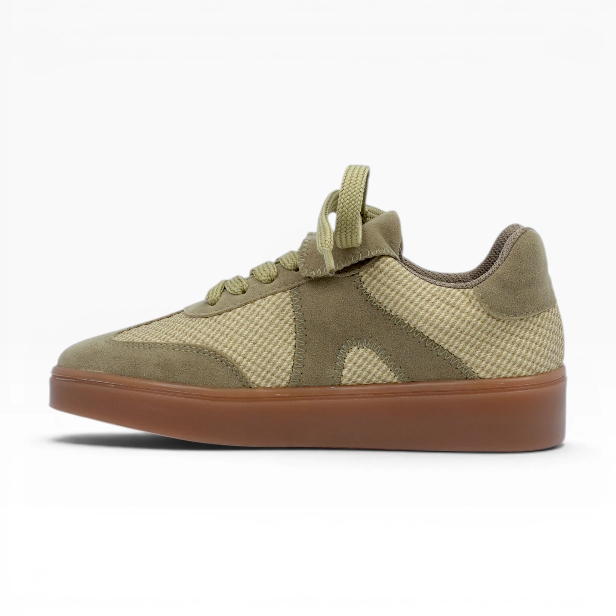 Tenis Spimfer Color Arena con Suela Café para Mujer: Estilo y Confort Urbano