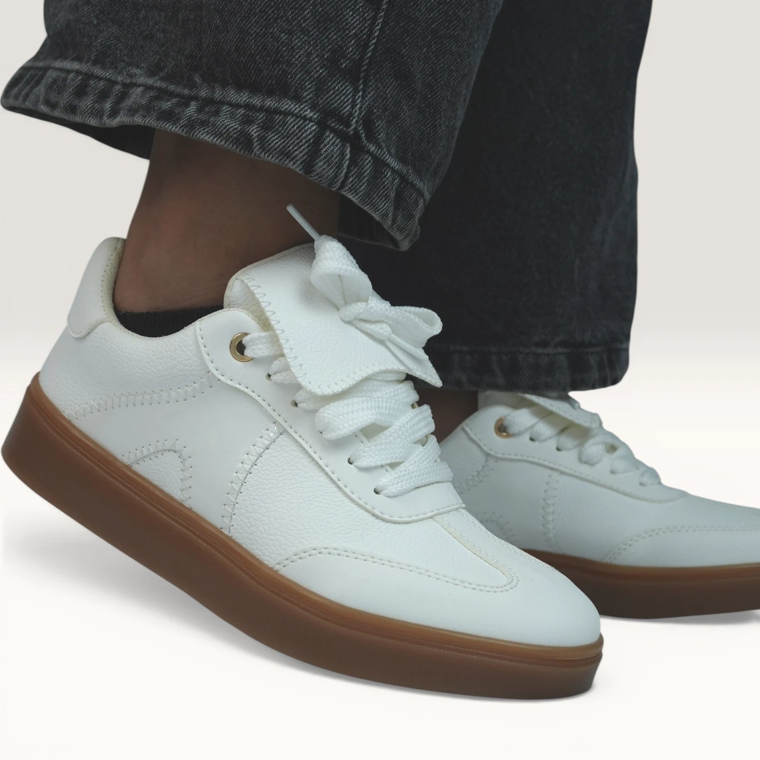 Tenis Spimfer Blancos con Suela Café para Mujer