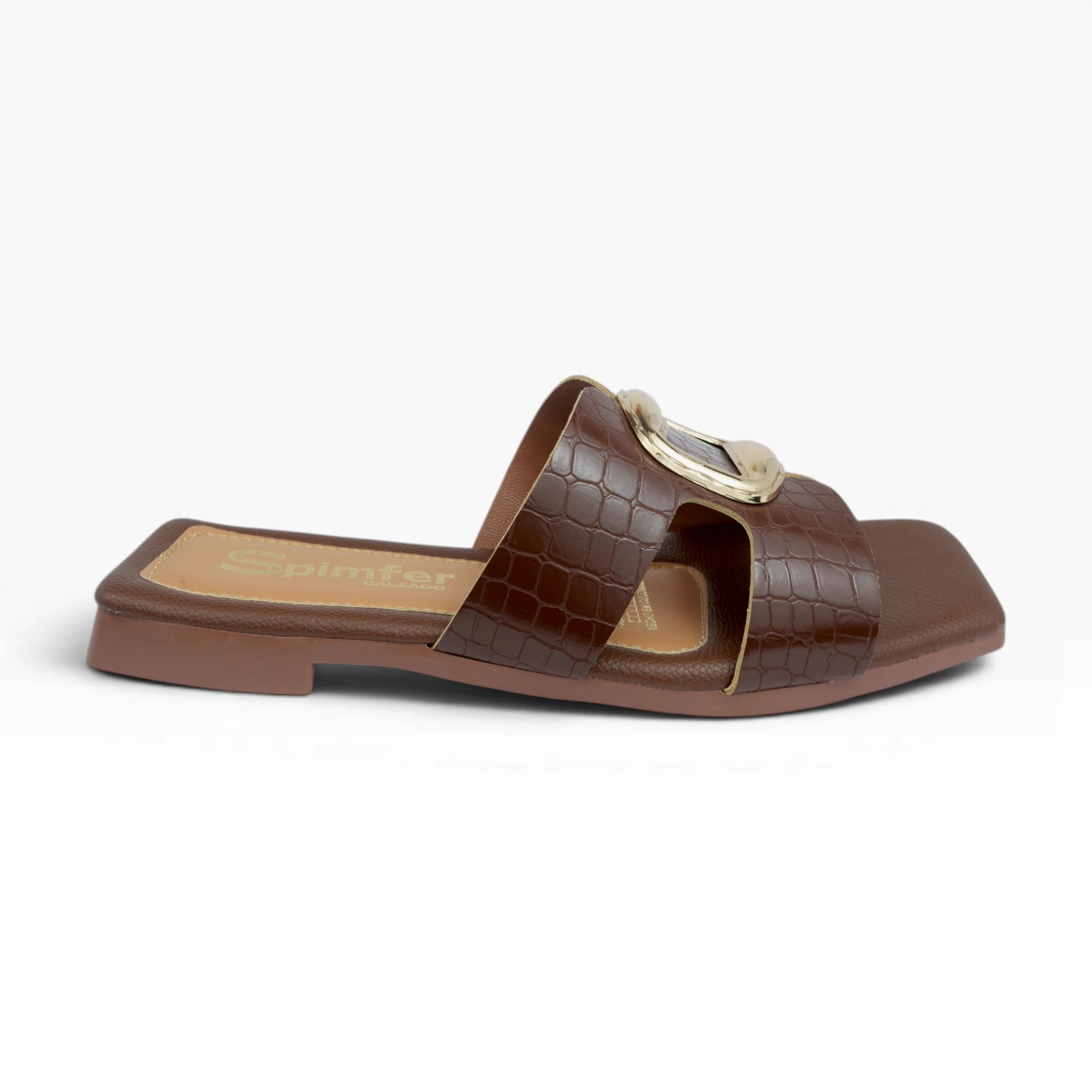 Sandalias Planas para Mujer  Color Café Grabado Croco con Hebilla Dorada