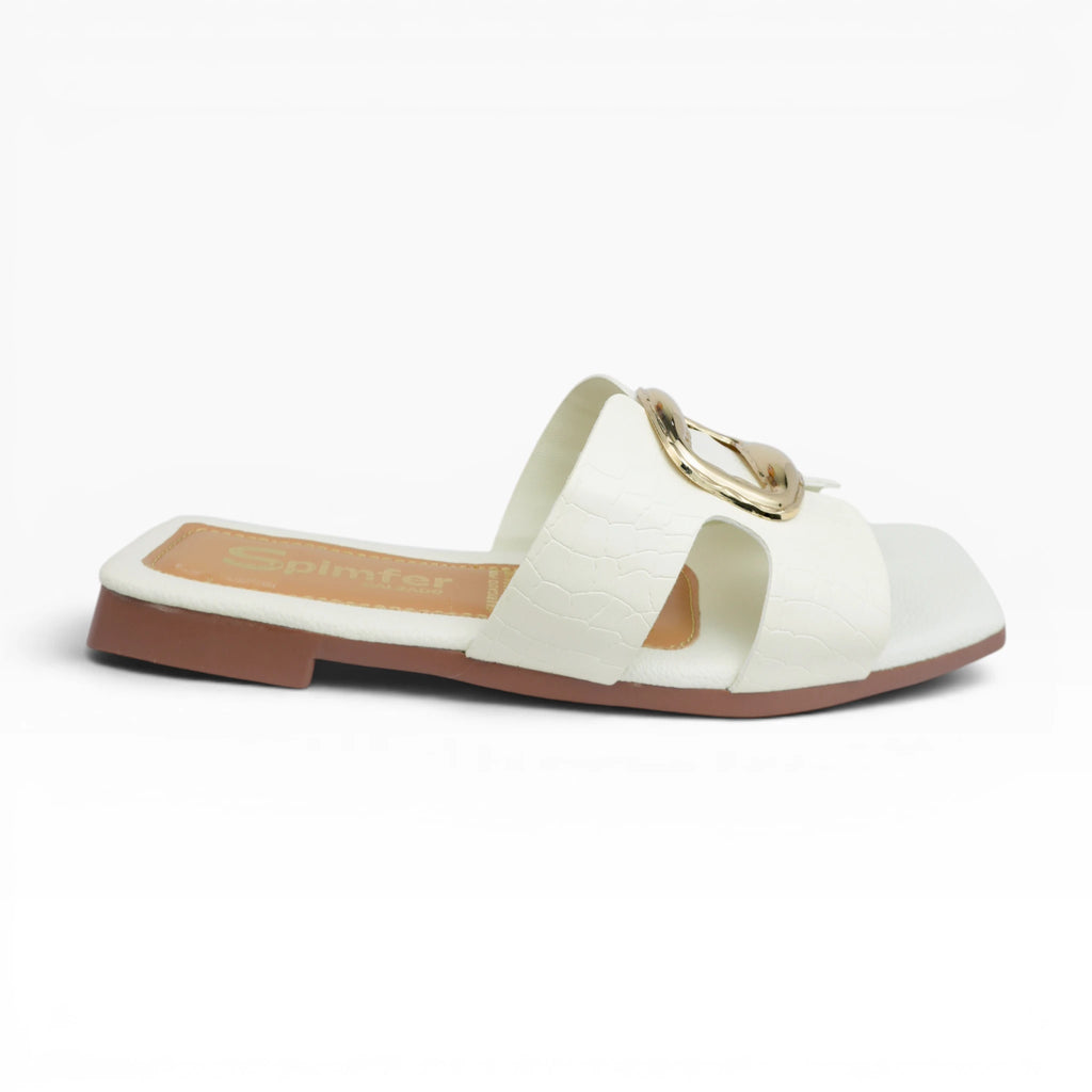 Sandalias Planas para Mujer  Color Talco Grabado Croco con Hebilla Dorada