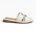 Sandalias Planas para Mujer  Color Talco Grabado Croco con Hebilla Dorada