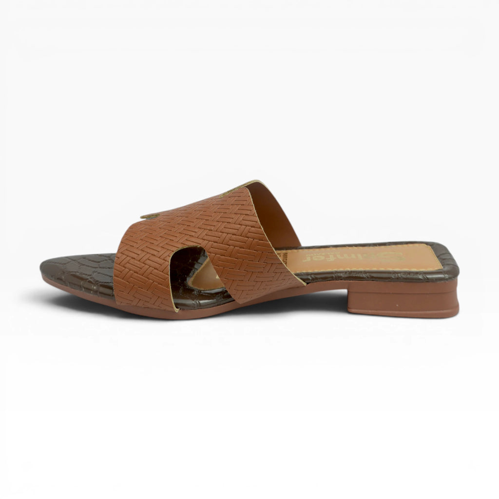 Sandalias Planas Color Café con Textura Tejida Spimfer