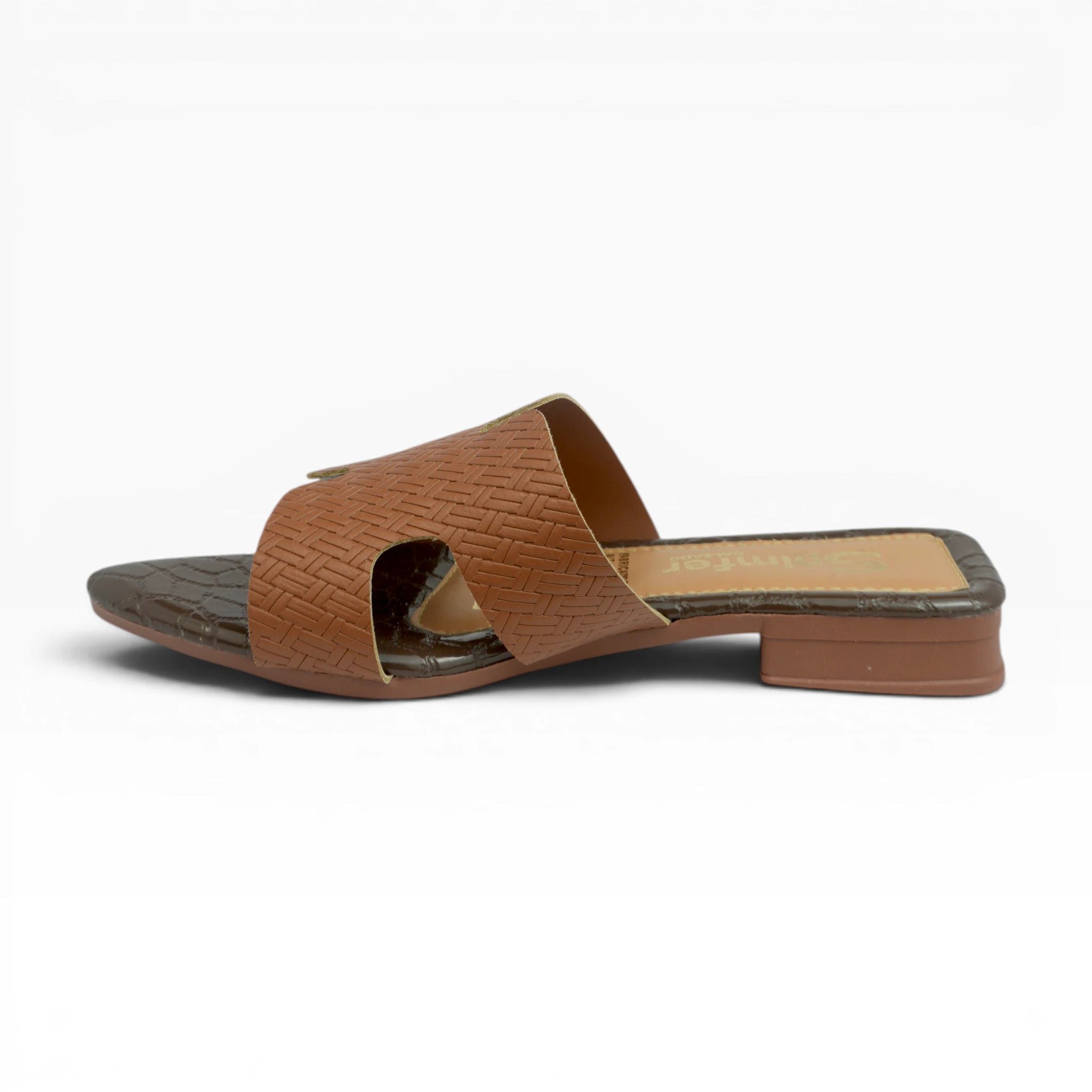 Sandalias Planas Color Café con Textura Tejida Spimfer