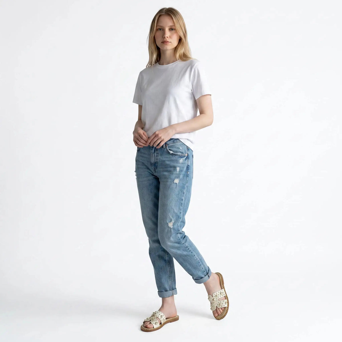 Sandalias Planas Spimfer para Mujer con Detalles Dorados y Conchas